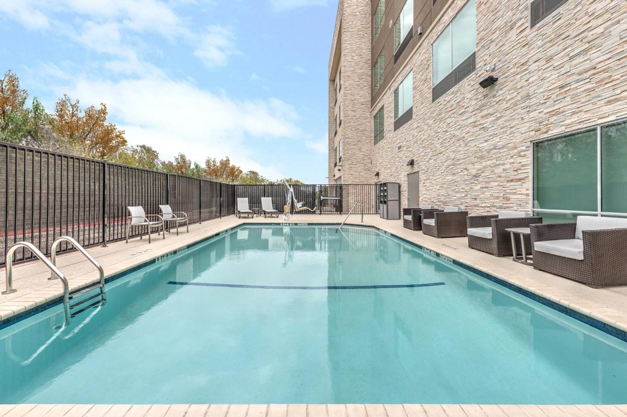 Holiday Inn Express & Suites Austin Airport East By Ihg Luaran gambar